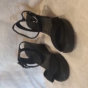 Croc wedges